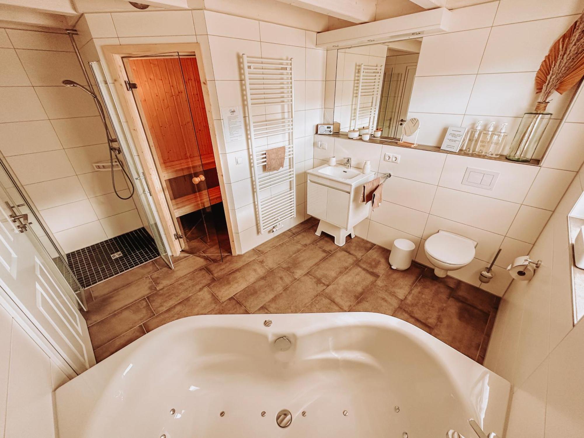 Malerisch Am See Mit Kamin, Sauna & Whirlpool Nordhorn Bagian luar foto